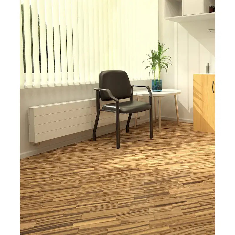 Chaise d'appoint à dossier mi-haut en vinyle antimicrobien avec cadre en acier, usage intensif