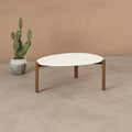 Table basse ovale et triangulaire Mid-Century Modern avec pieds en bois d'eucalyptus
