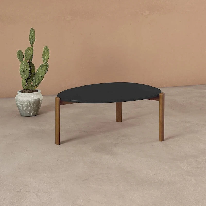 Table basse ovale et triangulaire Mid-Century Modern avec pieds en bois d'eucalyptus