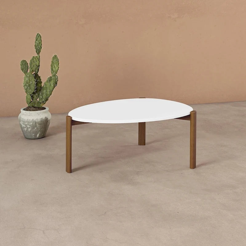 Table basse ovale et triangulaire Mid-Century Modern avec pieds en bois d'eucalyptus
