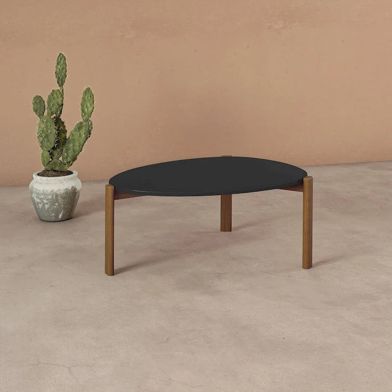 Table basse ovale et triangulaire Mid-Century Modern avec pieds en bois d'eucalyptus