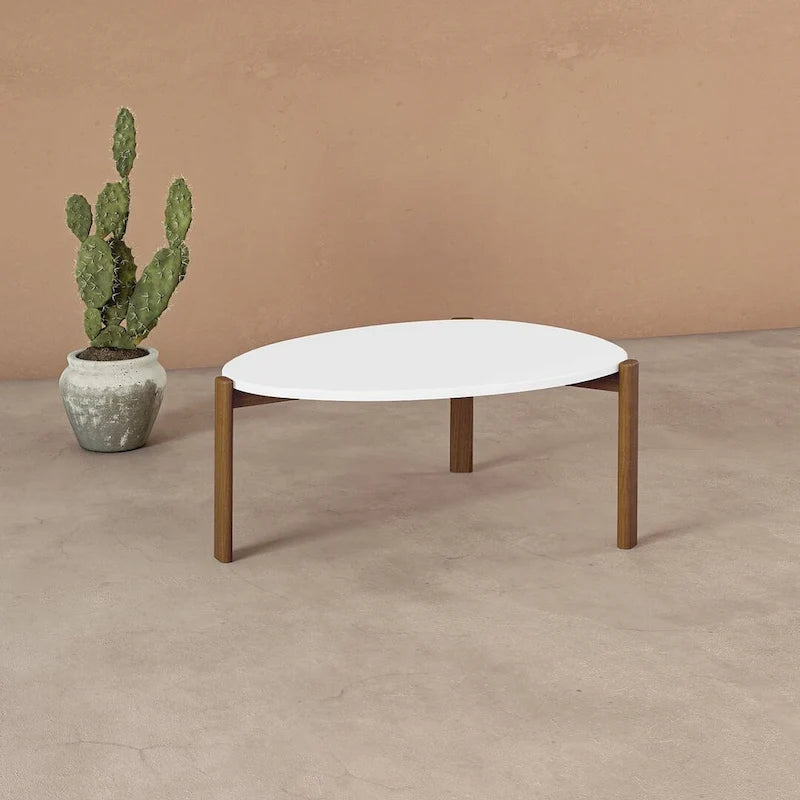 Table basse ovale et triangulaire Mid-Century Modern avec pieds en bois d'eucalyptus